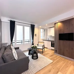 Beautiful Loft In Champs-elysees , Paris France